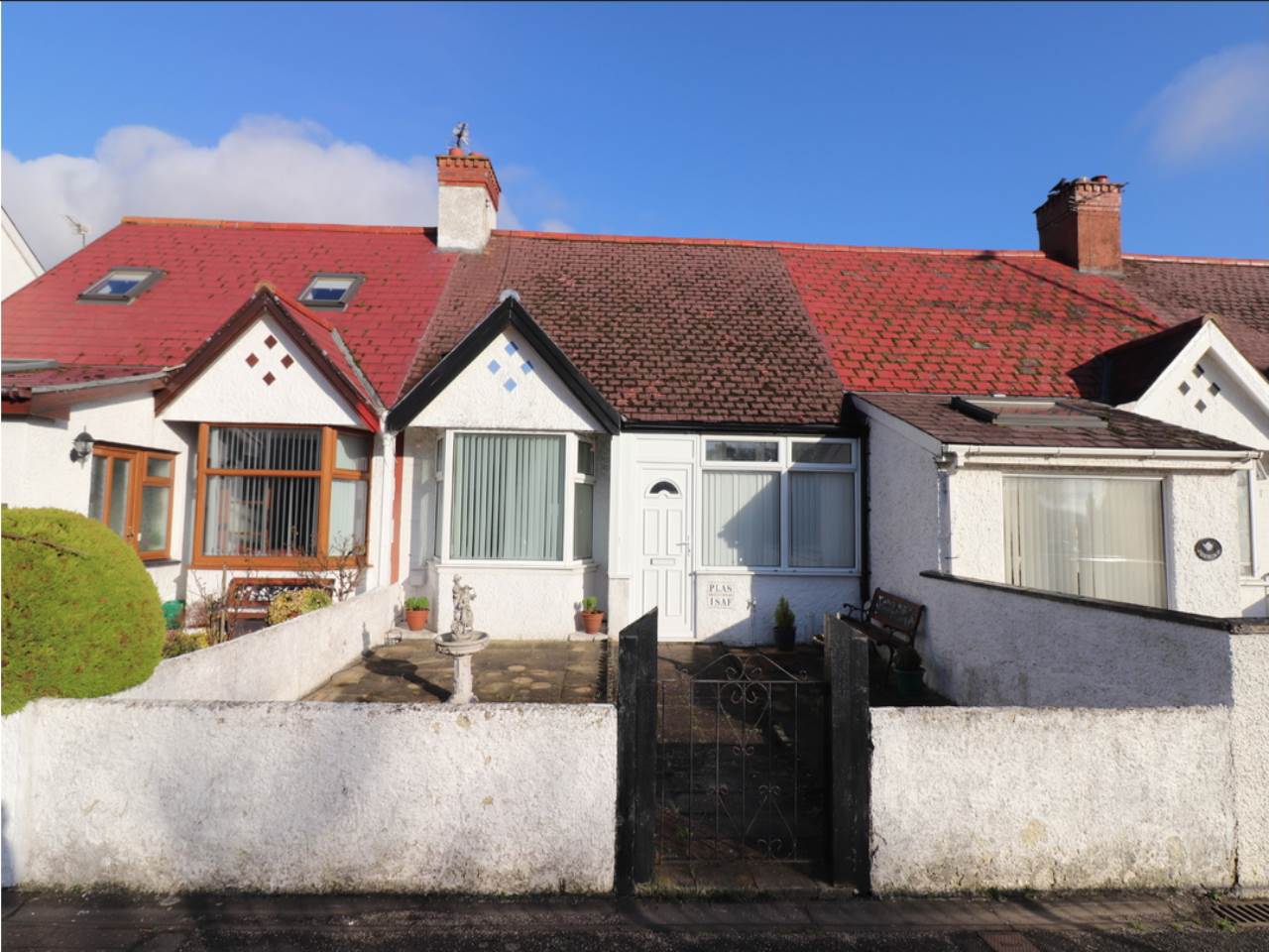 3 bed house for sale in Penparcau, Aberystwyth - Property Image 1